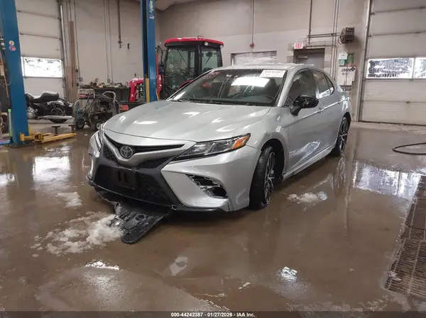 JTNB11HK1J3044330 2018 TOYOTA CAMRY - Image 2