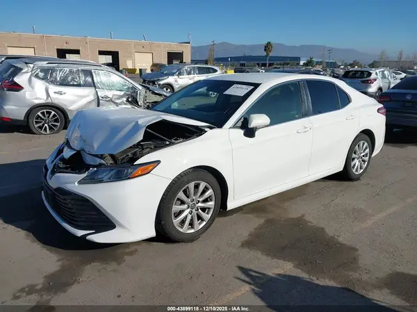 JTNB11HK1J3044487 2018 TOYOTA CAMRY - Image 2