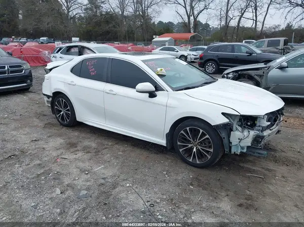 JTNB11HK1J3045400 2018 TOYOTA CAMRY - Image 1