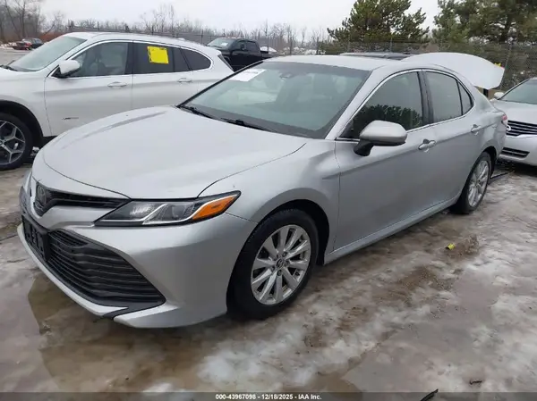 JTNB11HK1J3045915 2018 TOYOTA CAMRY - Image 2