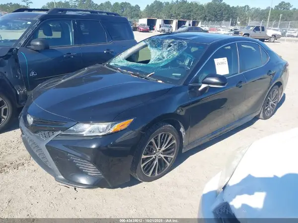JTNB11HK1J3047311 2018 TOYOTA CAMRY - Image 2
