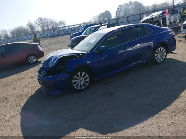 JTNB11HK1J3048135 2018 TOYOTA CAMRY - Image 2