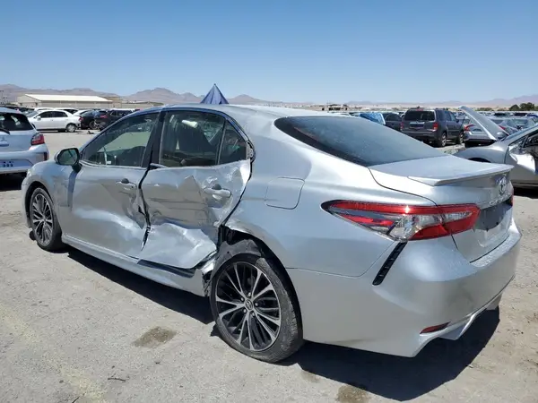 JTNB11HK1J3048989 2018 TOYOTA CAMRY - Image 2