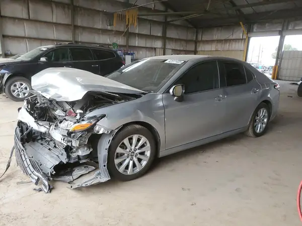 JTNB11HK1J3049611 2018 TOYOTA CAMRY - Image 1