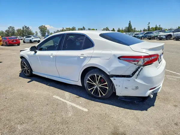 JTNB11HK1J3049852 2018 TOYOTA CAMRY - Image 2