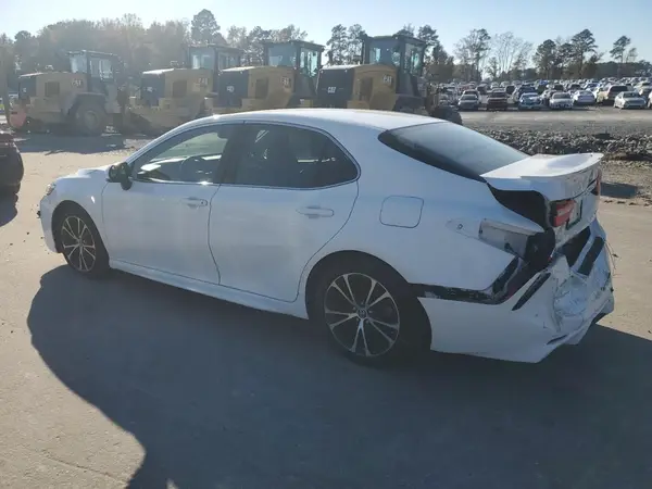 JTNB11HK1J3052041 2018 TOYOTA CAMRY - Image 2