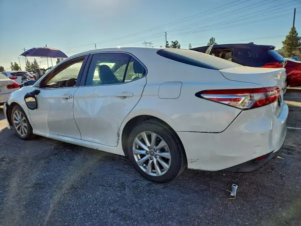 JTNB11HK1J3059880 2018 TOYOTA CAMRY - Image 2