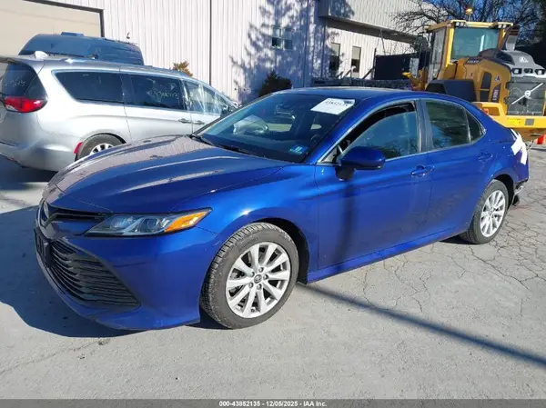 JTNB11HK1J3065985 2018 TOYOTA CAMRY - Image 2