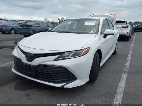JTNB11HK1J3069924 2018 TOYOTA CAMRY - Image 2