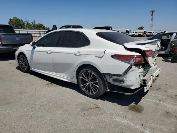 JTNB11HK1J3073830 2018 TOYOTA CAMRY - Image 2