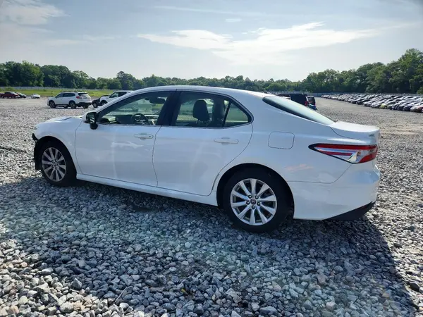 JTNB11HK2J3000997 2018 TOYOTA CAMRY - Image 2