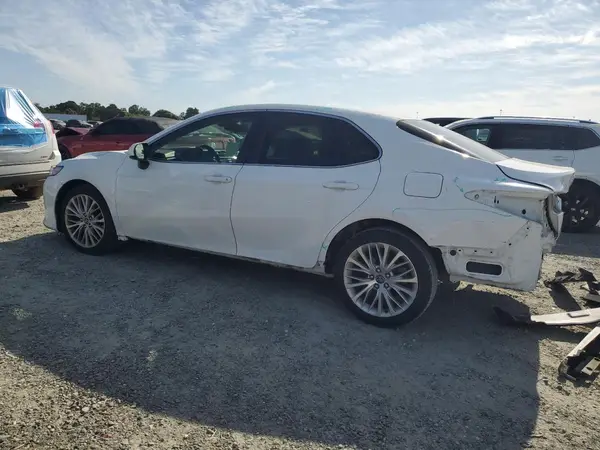 JTNB11HK2J3001972 2018 TOYOTA CAMRY - Image 2