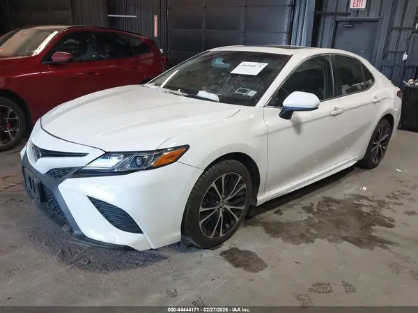 JTNB11HK2J3004161 2018 TOYOTA CAMRY - Image 2