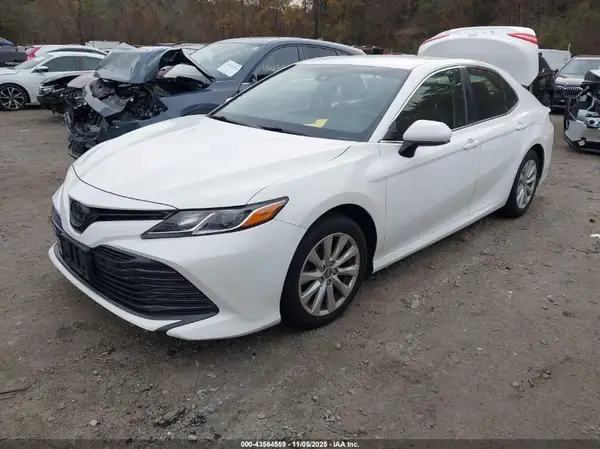 JTNB11HK2J3006430 2018 TOYOTA CAMRY - Image 2