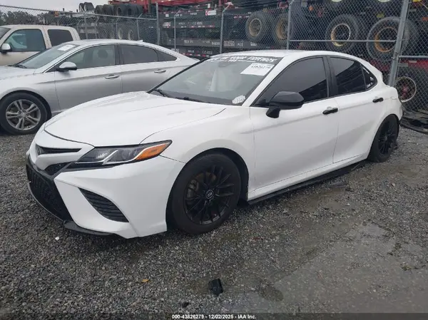 JTNB11HK2J3007562 2018 TOYOTA CAMRY - Image 2