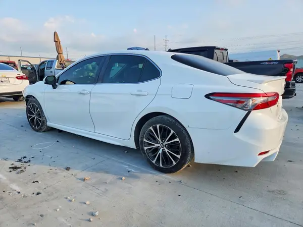 JTNB11HK2J3010185 2018 TOYOTA CAMRY - Image 2
