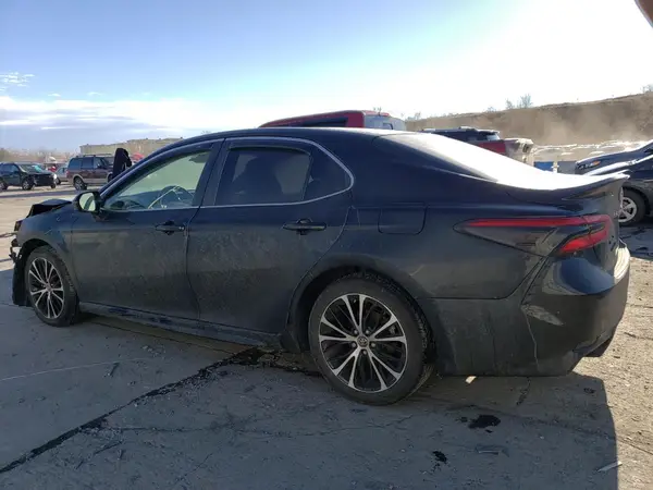 JTNB11HK2J3011188 2018 TOYOTA CAMRY - Image 2