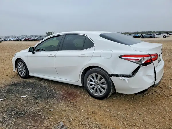 JTNB11HK2J3012339 2018 TOYOTA CAMRY - Image 2