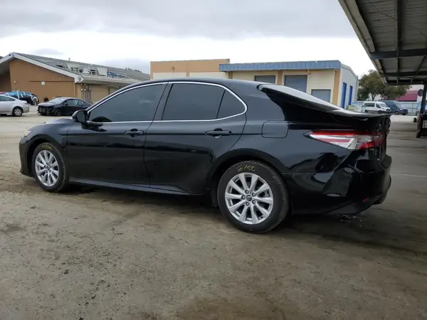 JTNB11HK2J3014530 2018 TOYOTA CAMRY - Image 2