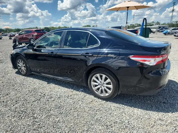 JTNB11HK2J3015080 2018 TOYOTA CAMRY - Image 2