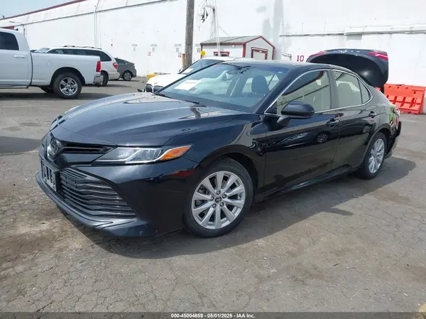 JTNB11HK2J3015404 2018 TOYOTA CAMRY - Image 2