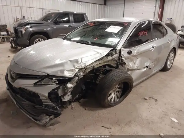 JTNB11HK2J3019436 2018 TOYOTA CAMRY - Image 2