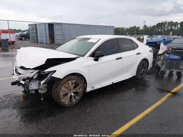 JTNB11HK2J3020294 2018 TOYOTA CAMRY - Image 2