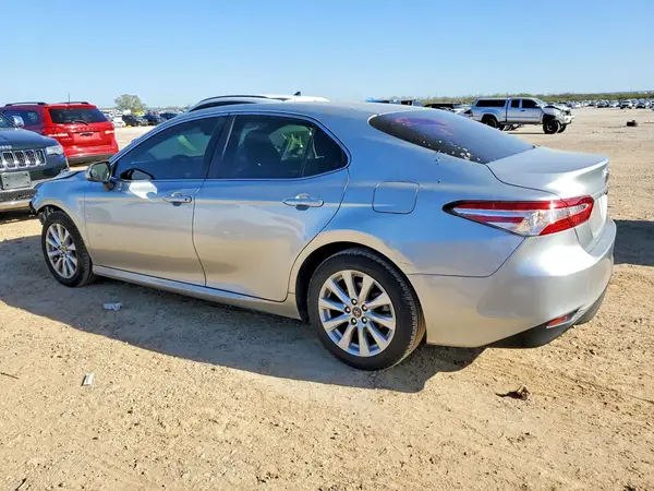 JTNB11HK2J3020506 2018 TOYOTA CAMRY - Image 2