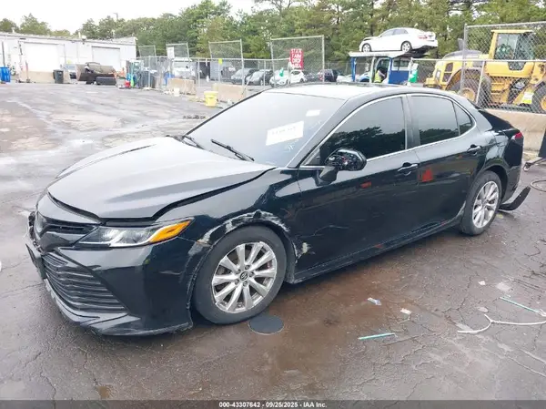 JTNB11HK2J3020764 2018 TOYOTA CAMRY - Image 2