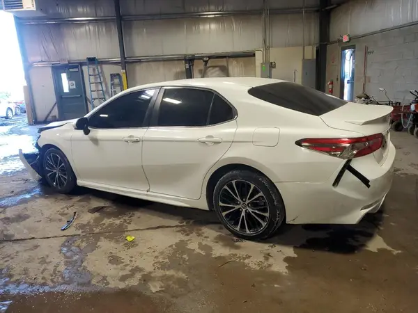 JTNB11HK2J3022496 2018 TOYOTA CAMRY - Image 2