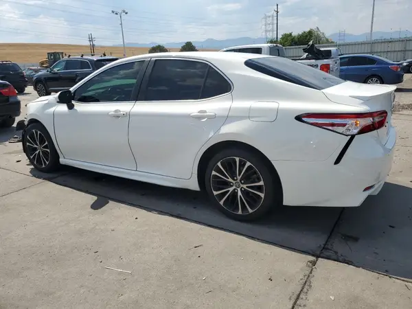 JTNB11HK2J3025611 2018 TOYOTA CAMRY - Image 2
