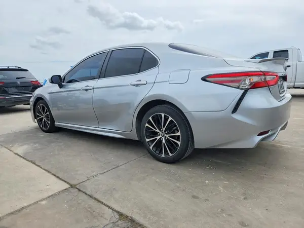 JTNB11HK2J3025706 2018 TOYOTA CAMRY - Image 2