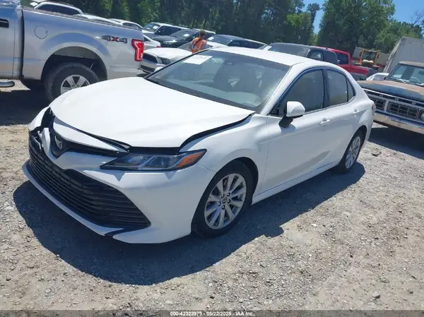 JTNB11HK2J3027990 2018 TOYOTA CAMRY - Image 2