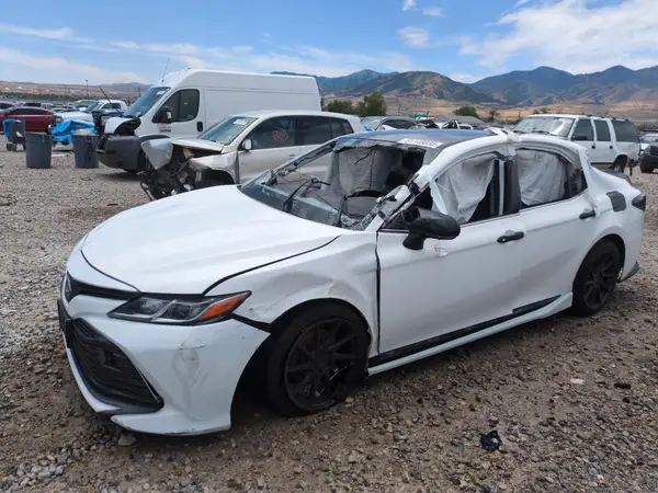 JTNB11HK2J3037015 2018 TOYOTA CAMRY - Image 1