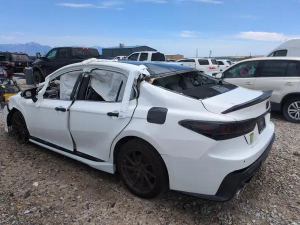 JTNB11HK2J3037015 2018 TOYOTA CAMRY - Image 2