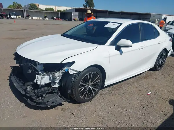 JTNB11HK2J3037676 2018 TOYOTA CAMRY - Image 2