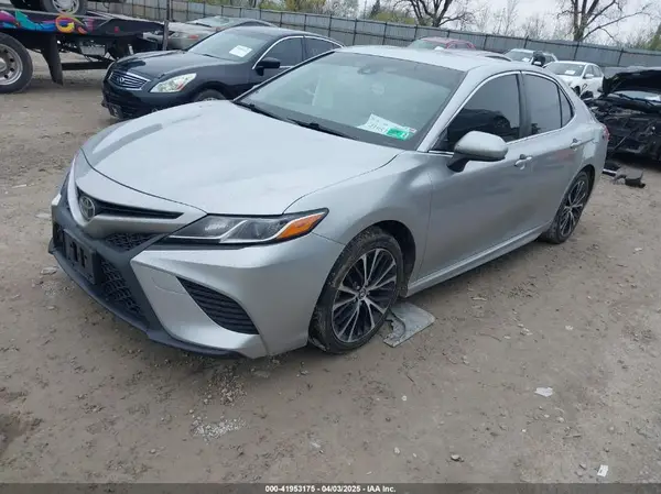 JTNB11HK2J3039167 2018 TOYOTA CAMRY - Image 2