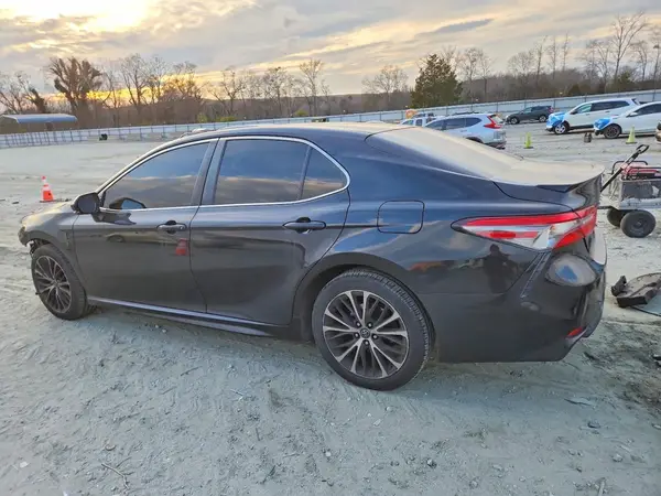 JTNB11HK2J3039296 2018 TOYOTA CAMRY - Image 2