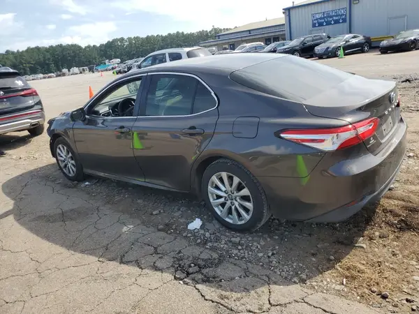 JTNB11HK2J3045065 2018 TOYOTA CAMRY - Image 2
