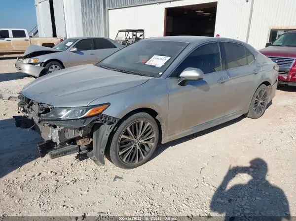 JTNB11HK2J3045132 2018 TOYOTA CAMRY - Image 2