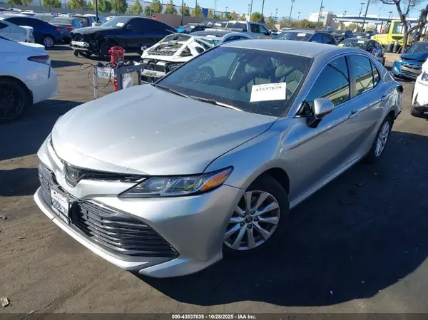 JTNB11HK2J3047057 2018 TOYOTA CAMRY - Image 2