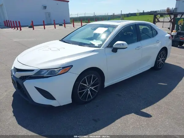 JTNB11HK2J3048094 2018 TOYOTA CAMRY - Image 2