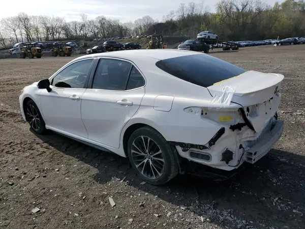 JTNB11HK2J3050802 2018 TOYOTA CAMRY - Image 2