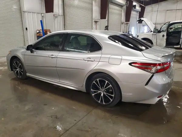 JTNB11HK2J3051450 2018 TOYOTA CAMRY - Image 2