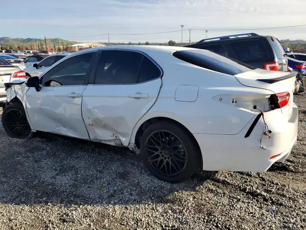 JTNB11HK2J3051500 2018 TOYOTA CAMRY - Image 2