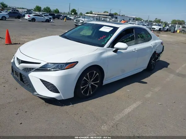 JTNB11HK2J3055336 2018 TOYOTA CAMRY - Image 2