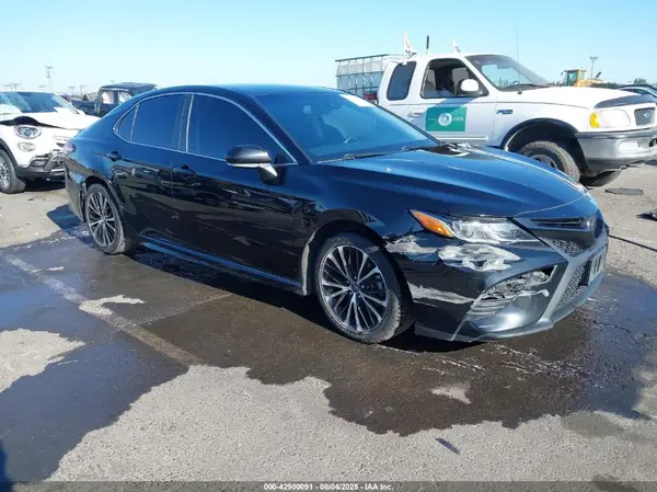 JTNB11HK2J3061010 2018 TOYOTA CAMRY - Image 1