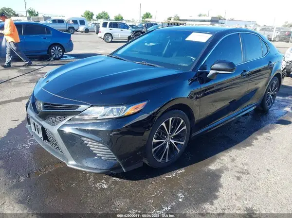JTNB11HK2J3061010 2018 TOYOTA CAMRY - Image 2