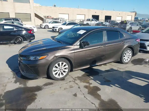 JTNB11HK2J3063369 2018 TOYOTA CAMRY - Image 2