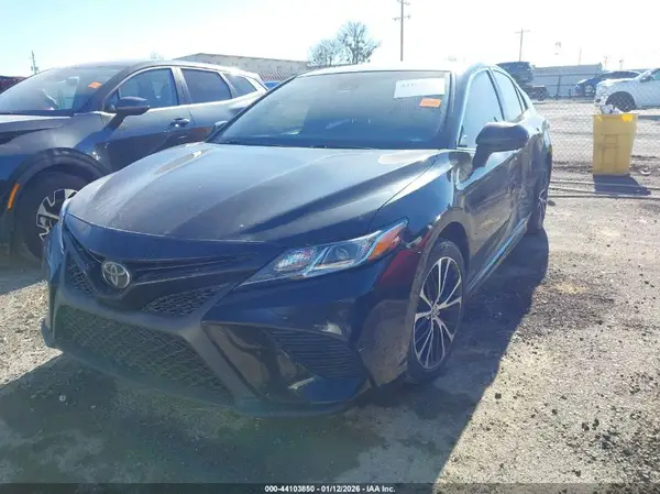 JTNB11HK2J3068720 2018 TOYOTA CAMRY - Image 2